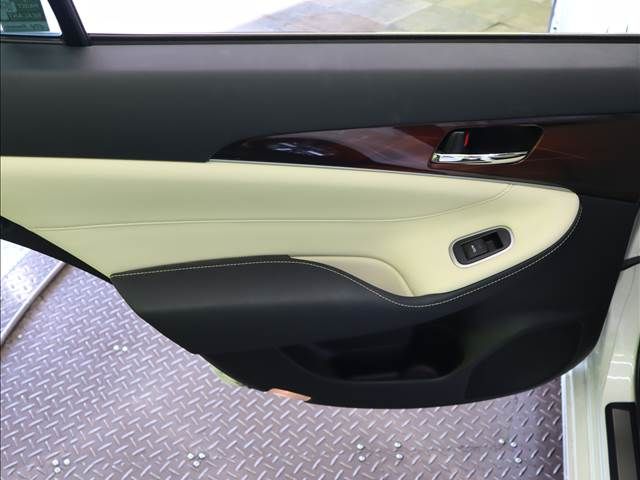 Toyota CROWN SEDAN 2013-11 26983-29