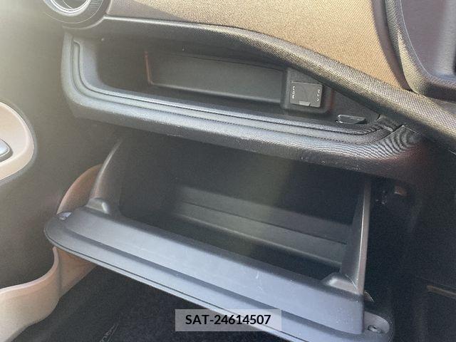 Toyota AQUA 2013-03 233097-12