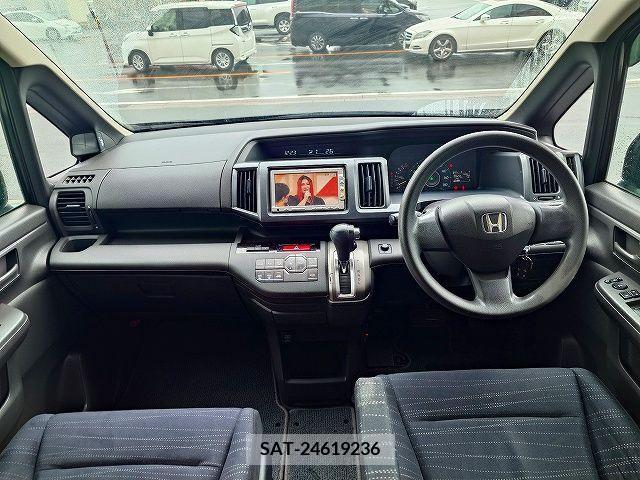 Honda STEP WGN 2010-02 381776-1
