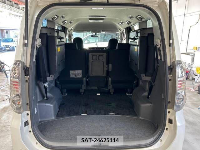 Toyota VOXY 2008-04 370485-11