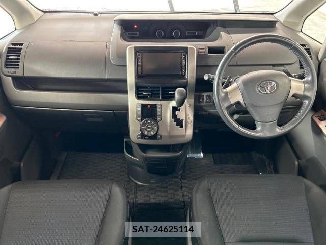 Toyota VOXY 2008-04 370485-1