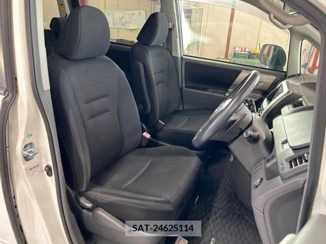 Toyota VOXY 2008-04 370485-8