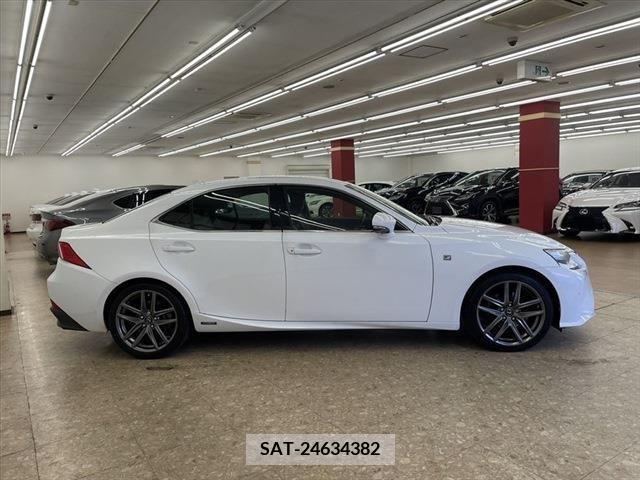 Lexus IS 2013-09 208038-3