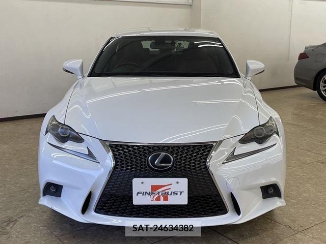 Lexus IS 2013-09 208038-1