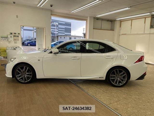Lexus IS 2013-09 208038-7