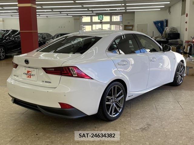 Lexus IS 2013-09 208038-4