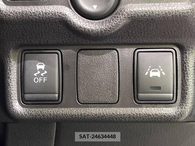 Nissan NOTE 2017-08 329770-6