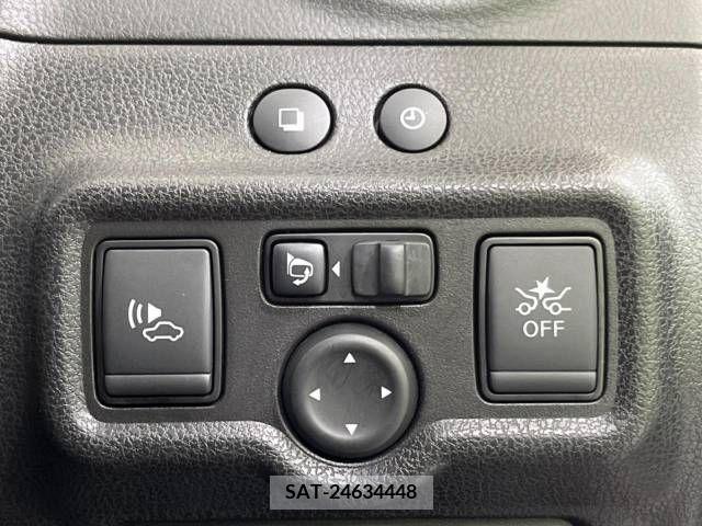 Nissan NOTE 2017-08 329770-5