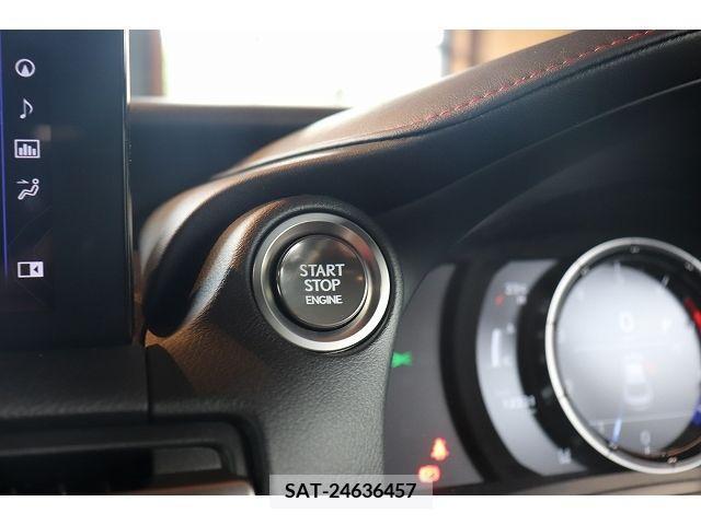 Lexus IS 2021-10 304451-16