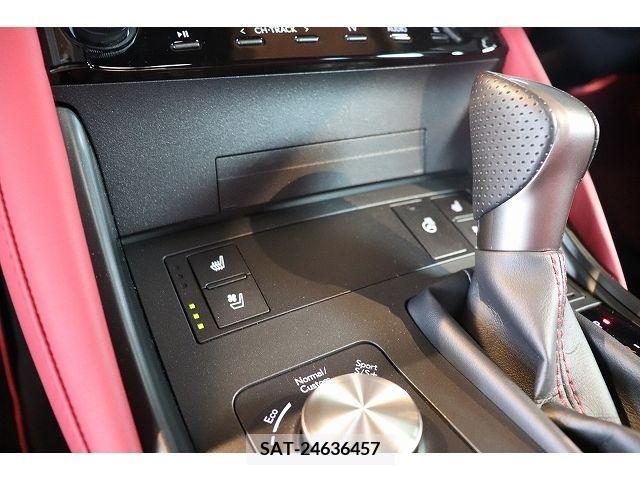 Lexus IS 2021-10 304451-14