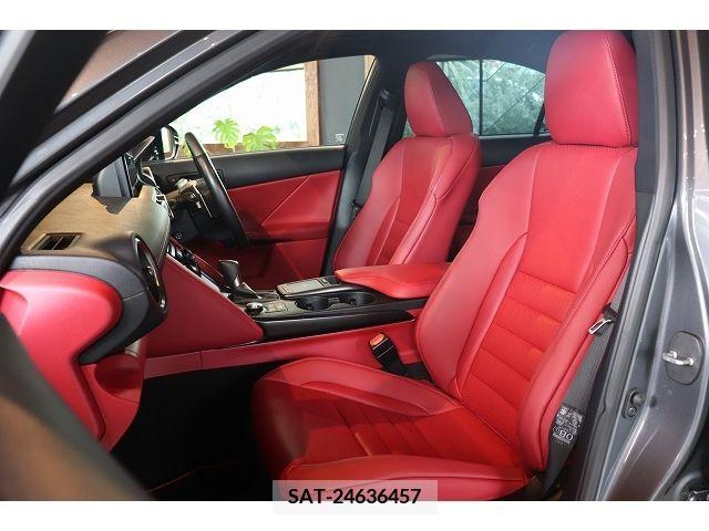 Lexus IS 2021-10 304451-12