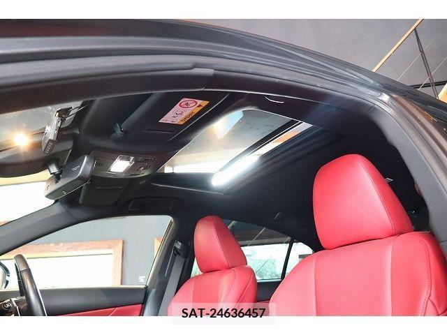 Lexus IS 2021-10 304451-11