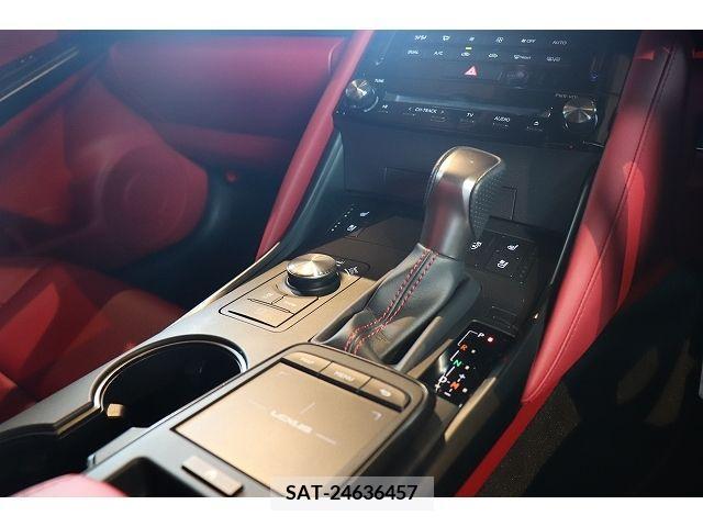 Lexus IS 2021-10 304451-18