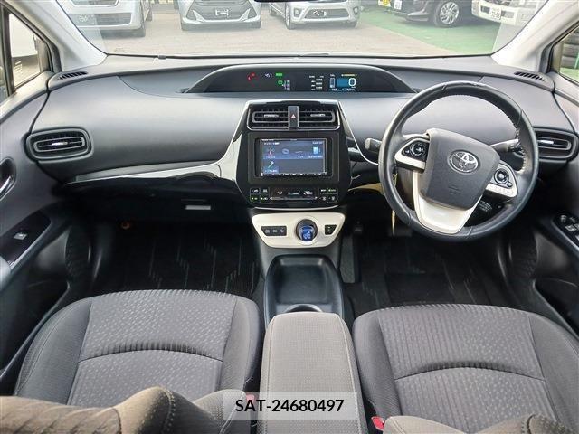Toyota PRIUS 2018-04 366308-1