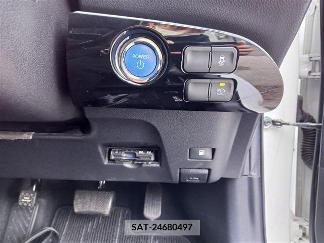 Toyota PRIUS 2018-04 366308-10