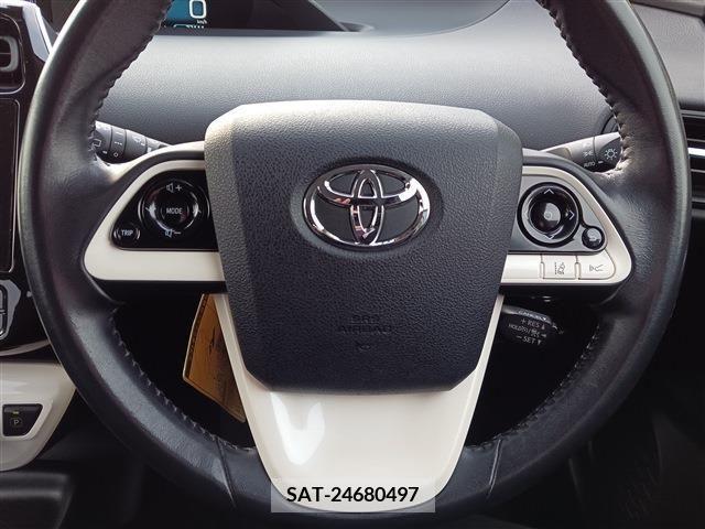 Toyota PRIUS 2018-04 366308-7