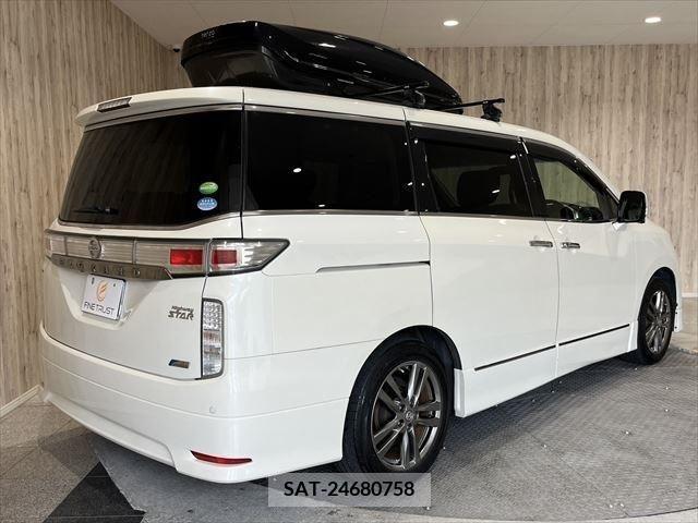 Nissan ELGRAND 2012-06 383376-19