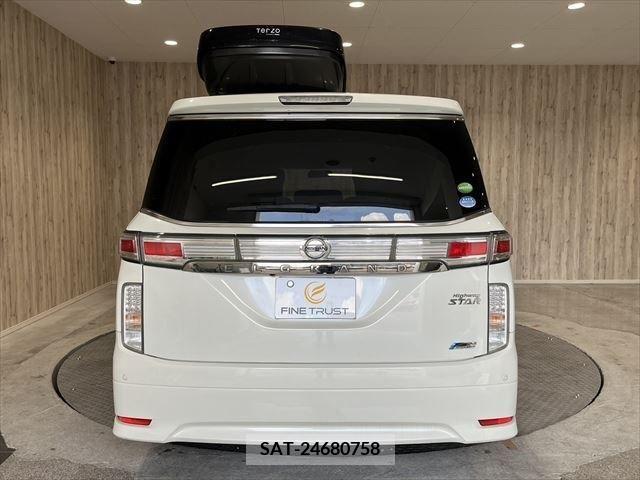 Nissan ELGRAND 2012-06 383376-18