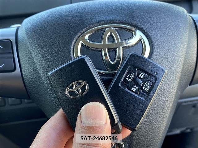 Toyota VOXY 2013-06 321349-5