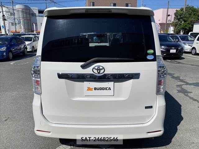 Toyota VOXY 2013-06 321349-13