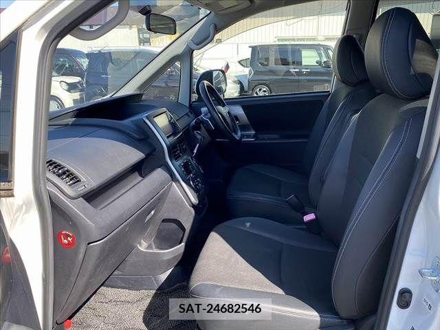 Toyota VOXY 2013-06 321349-16