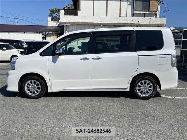 Toyota VOXY 2013-06 321349-10