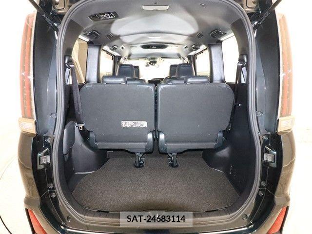 Toyota NOAH 2018-11 365103-8