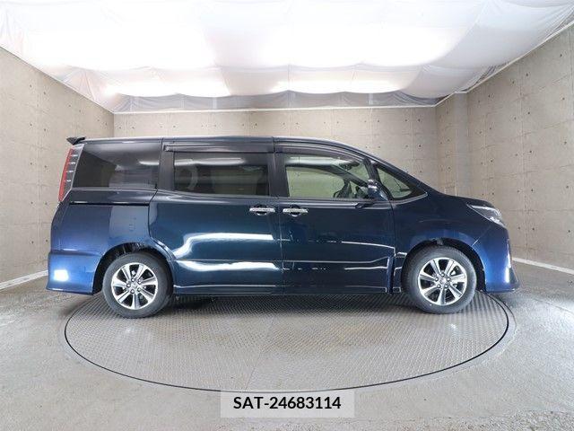 Toyota NOAH 2018-11 365103-22