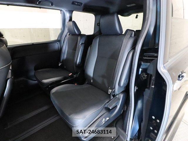 Toyota NOAH 2018-11 365103-6