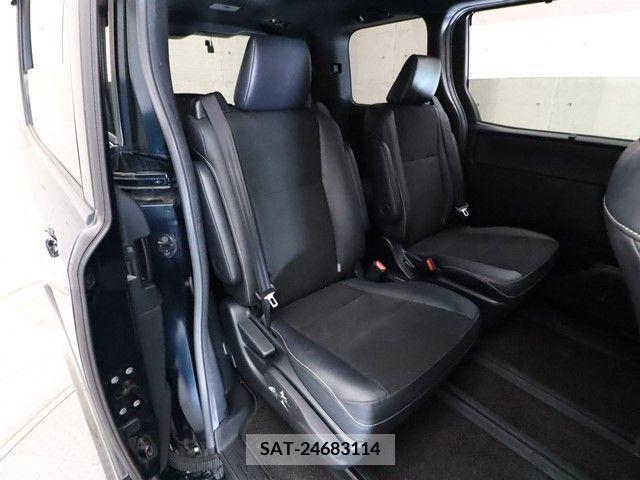 Toyota NOAH 2018-11 365103-4