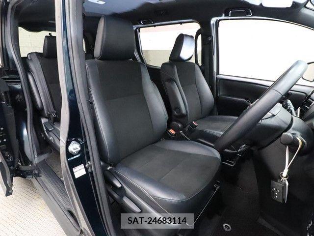 Toyota NOAH 2018-11 365103-3