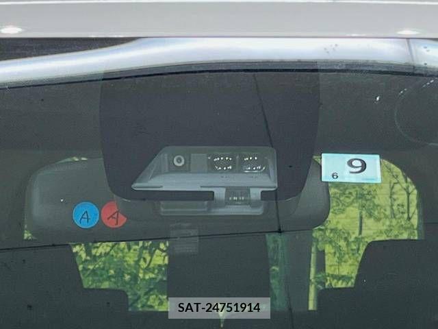 Toyota NOAH 2017-09 385015-2