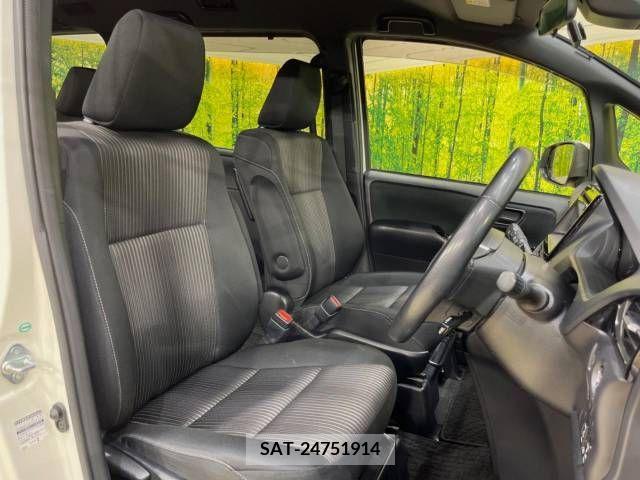 Toyota NOAH 2017-09 385015-8