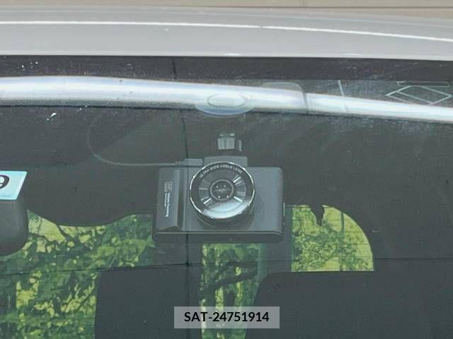 Toyota NOAH 2017-09 385015-7