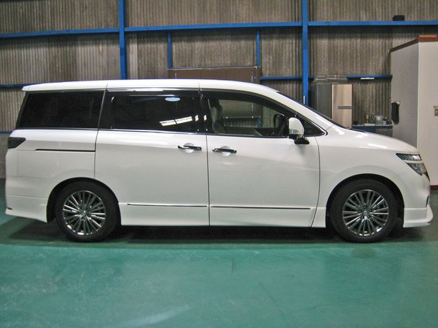 Nissan ELGRAND 2017-02 2072-9
