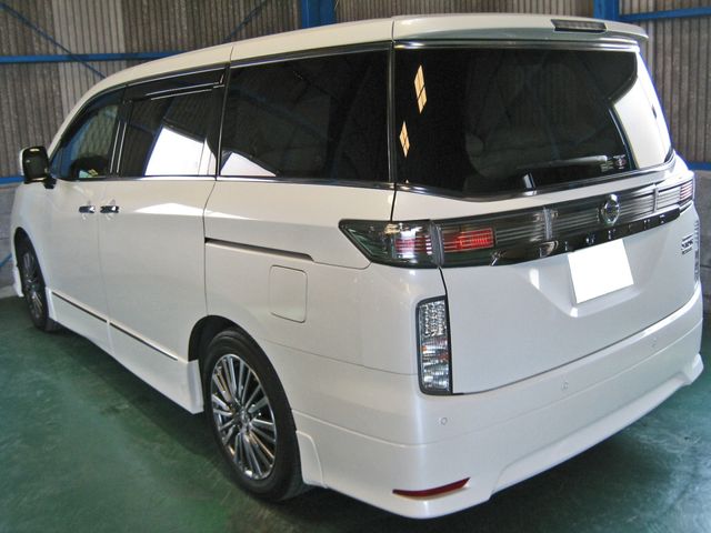 Nissan ELGRAND 2017-02 2072-1