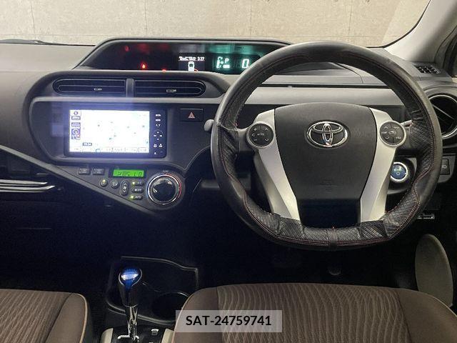 Toyota AQUA 2012-01 356211-1