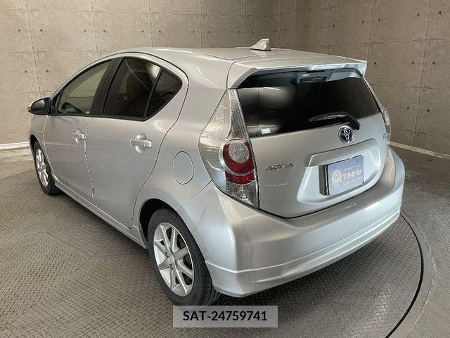 Toyota AQUA 2012-01 356211-2