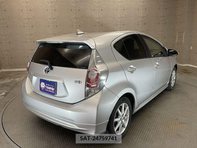 Toyota AQUA 2012-01 356211-3