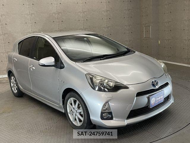 Toyota AQUA 2012-01 356211-4