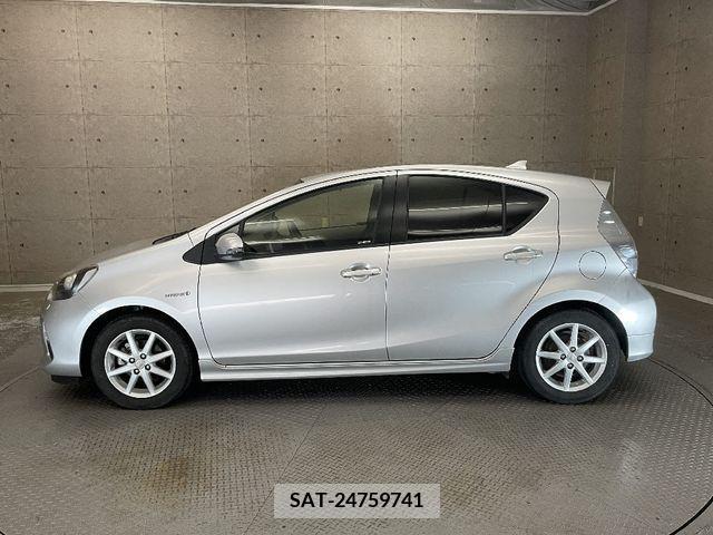 Toyota AQUA 2012-01 356211-7