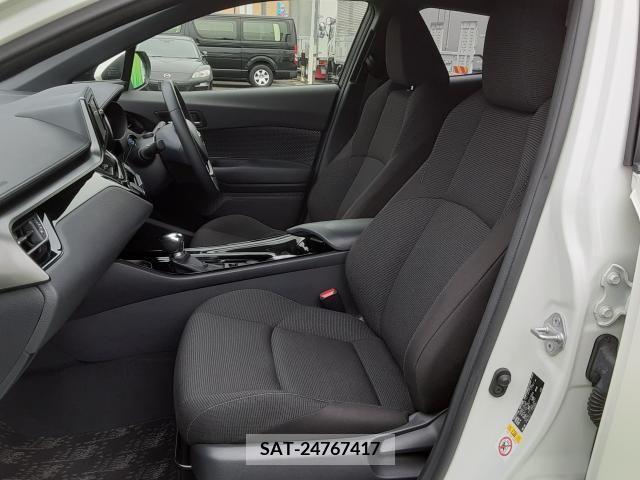 Toyota C-HR 2017-07 250456-7