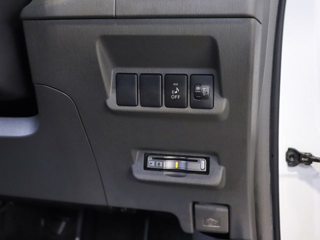 Toyota PRIUS ALPHA 2011-11 10870-11