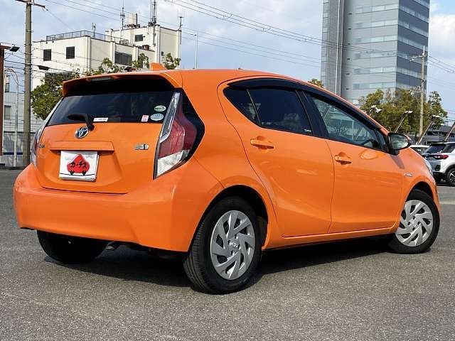 Toyota AQUA 2016-01 27562-2