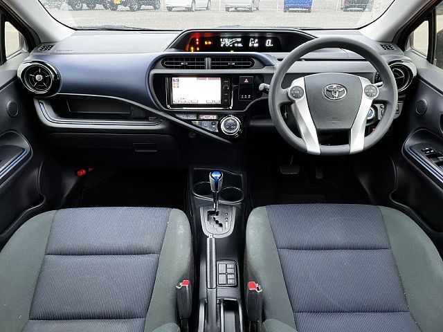 Toyota AQUA 2016-01 27562-1