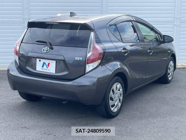 Toyota AQUA 2015-07 389347-17
