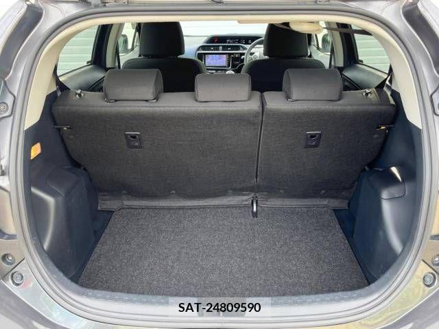 Toyota AQUA 2015-07 389347-10