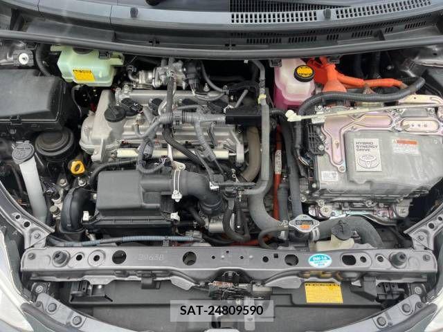 Toyota AQUA 2015-07 389347-18