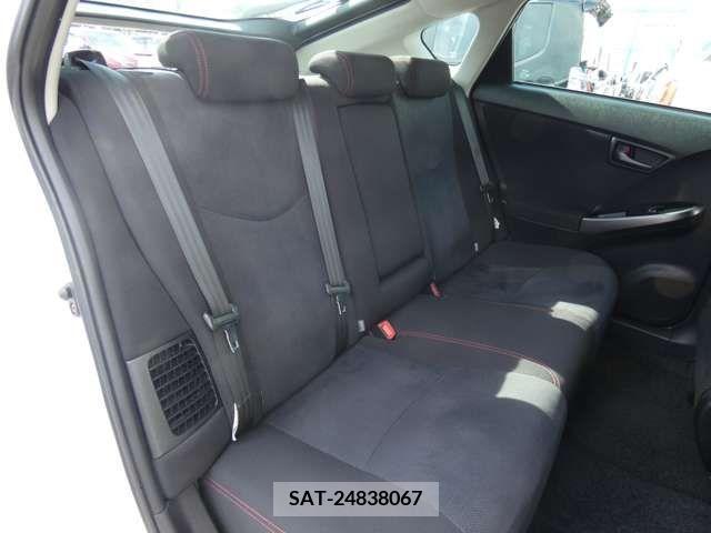 Toyota PRIUS 2013-01 393398-26