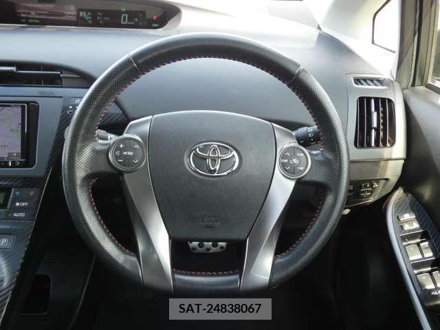 Toyota PRIUS 2013-01 393398-11
